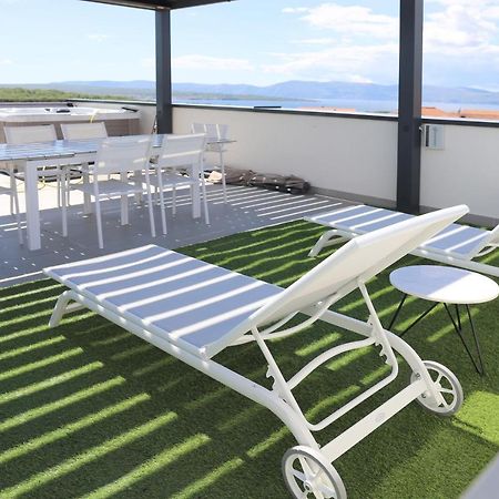 Apartments Terra Sun With Private Pool Or Jacuzzi Njivice Exterior photo