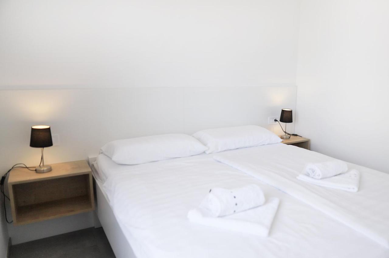 Apartments Terra Sun With Private Pool Or Jacuzzi Njivice Exterior photo