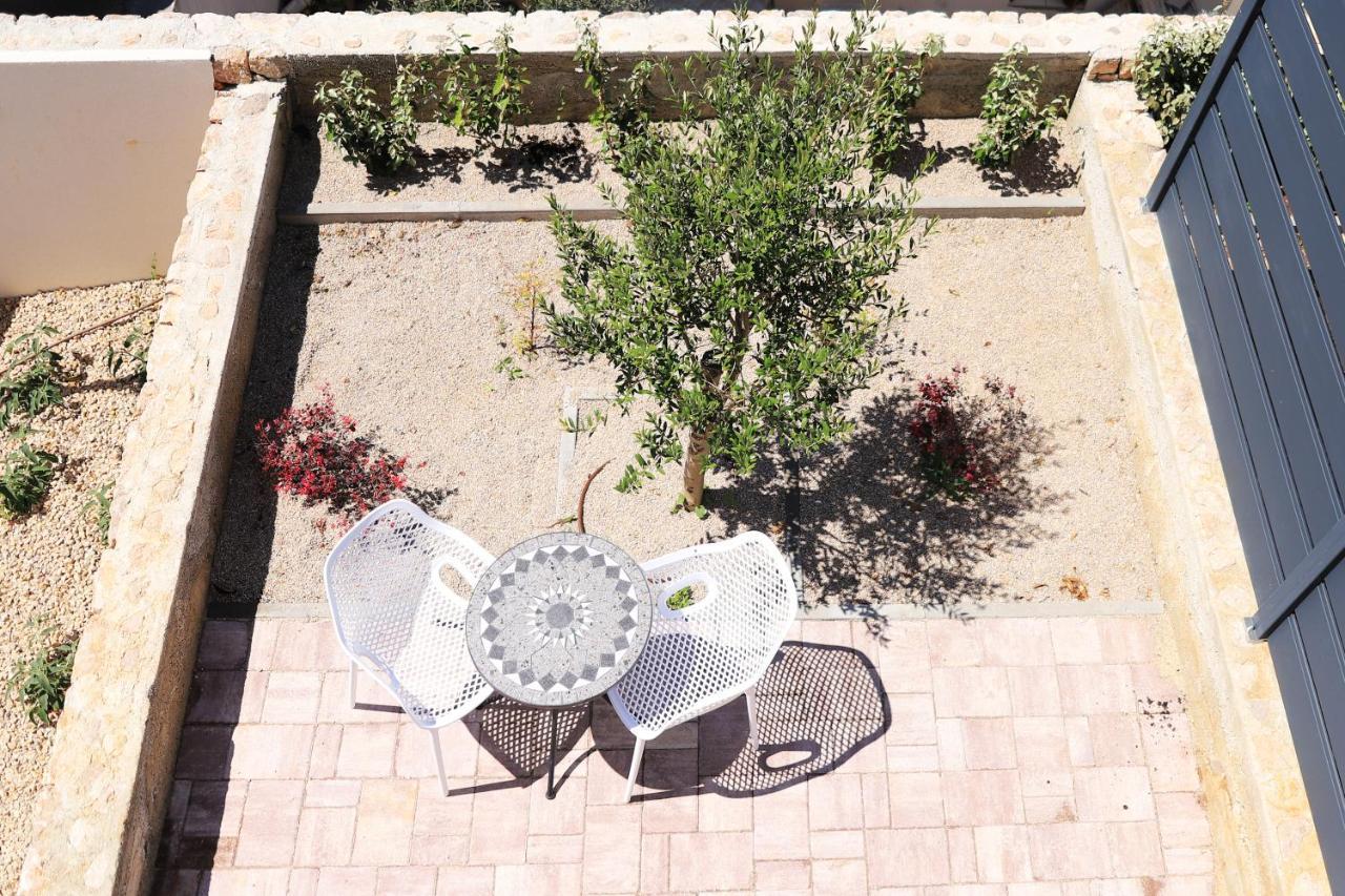 Apartments Terra Sun With Private Pool Or Jacuzzi Njivice Exterior photo