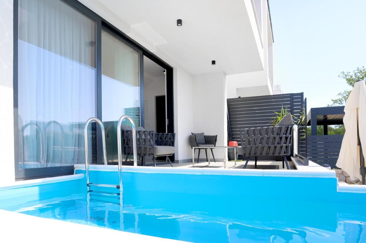 Apartments Terra Sun With Private Pool Or Jacuzzi Njivice Exterior photo