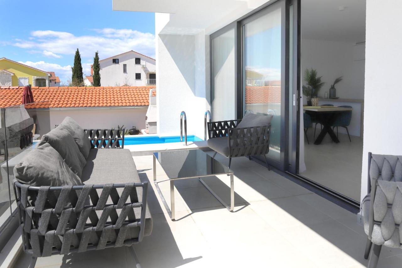 Apartments Terra Sun With Private Pool Or Jacuzzi Njivice Exterior photo
