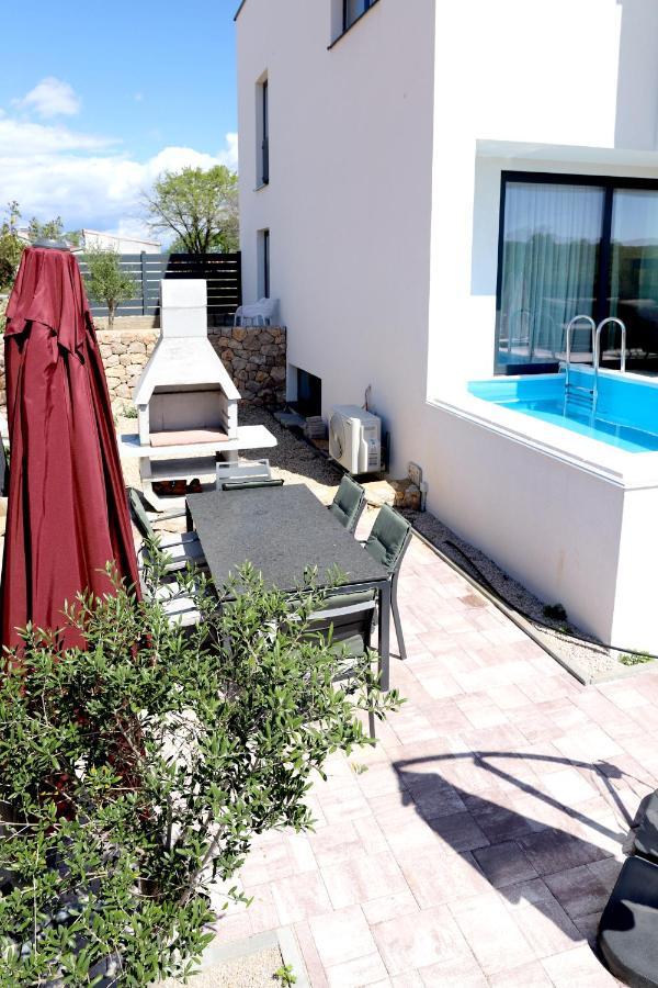 Apartments Terra Sun With Private Pool Or Jacuzzi Njivice Exterior photo